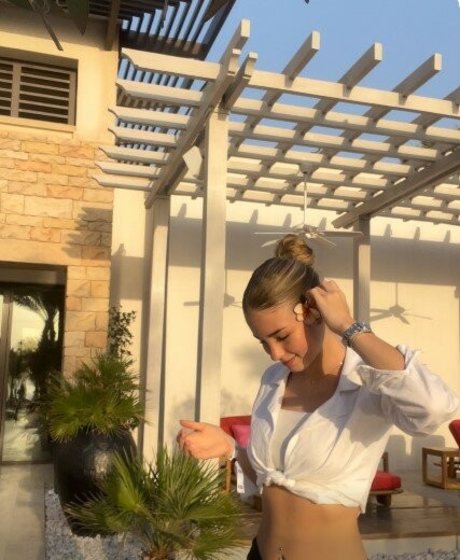 fab ienne0805 onlyfans pictures