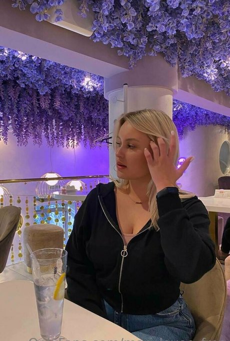 shemale cum in mouth onlyfans nice self-portrait