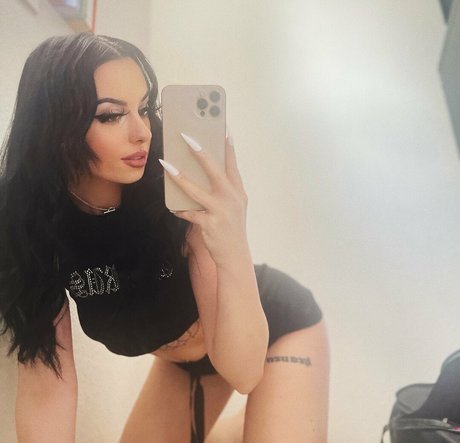 badbbyskyfree onlyfans striptease