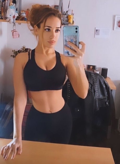 Lluna Clark topless onlyfans