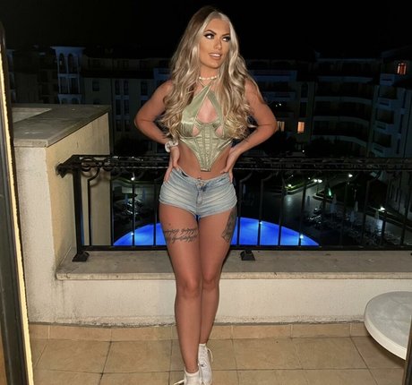 Xavia Brooke onlyfans leaks xxx