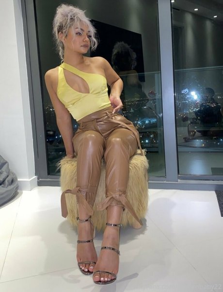 exoticbabe18 onlyfans striptease