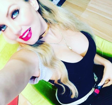 Isabel Madow sexy onlyfans