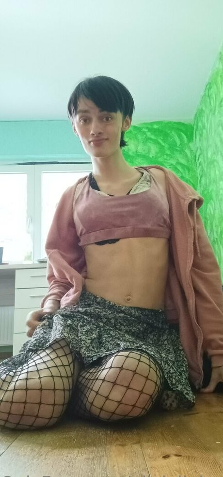 alicialiniquinn onlyfans strip tease