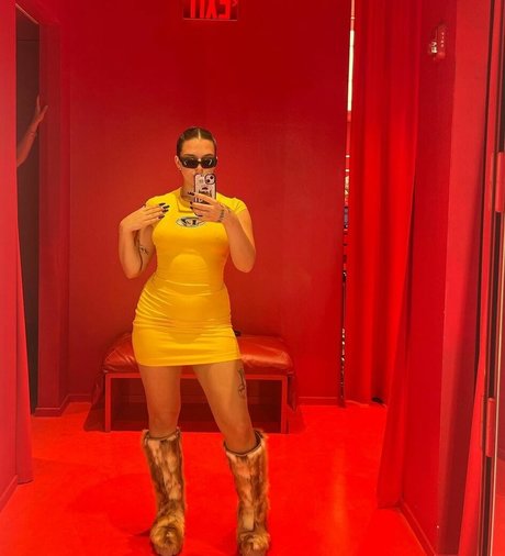 Mae Muller feet onlyfans