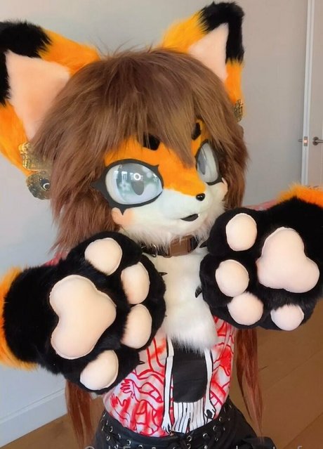 emberstarfur onlyfans picture