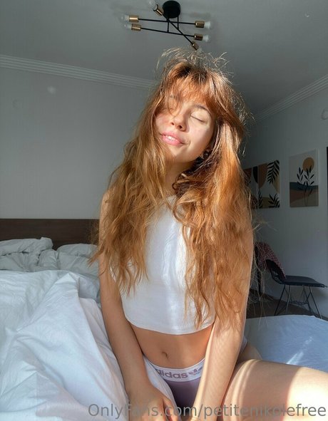 petitenikolefree onlyfans leaked nudes