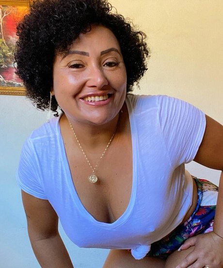 Sandra Sissi onlyfans striptease