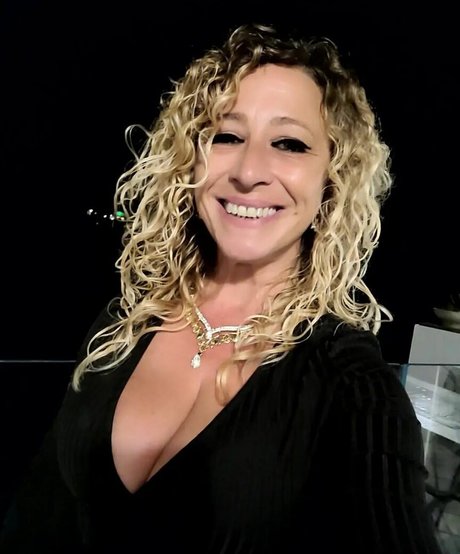 Sabina Di Iorio is on onlyfans