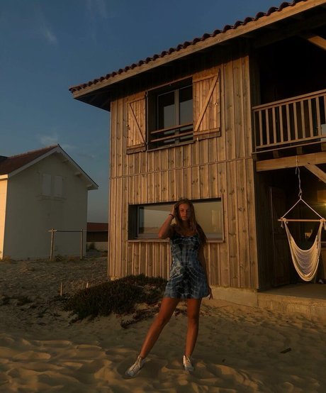 Elly Anne feet onlyfans