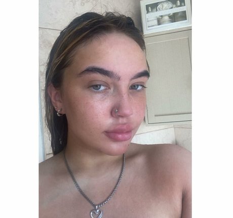 Caoimheeee is on onlyfans