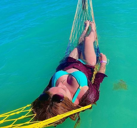 eijanine onlyfans naked