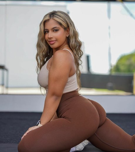 thicknessbynanki feet onlyfans