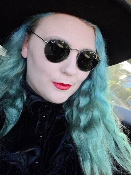 Holly Millwood onlyfans leaks