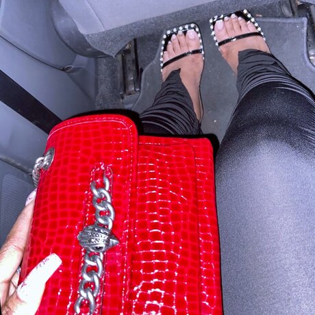 Vhyz Feet onlyfans nude pictures