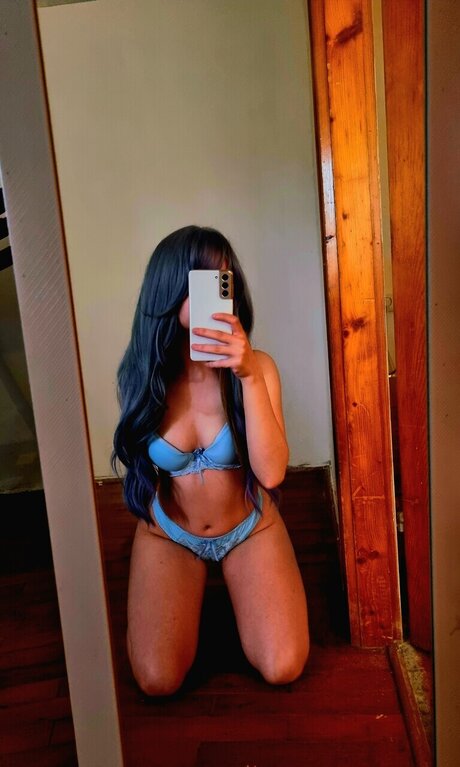 XeniMi onlyfans picture