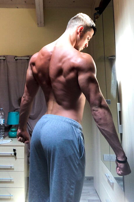 BuilderBoy onlyfans nudes leaked