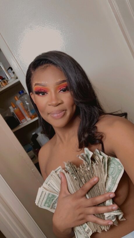 Pretty Golden nude only fans