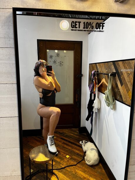 Lily Toria strip onlyfans