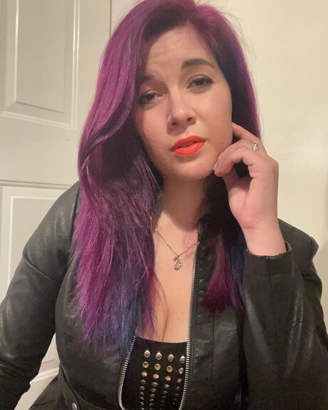 Kacey Dagger strip onlyfans