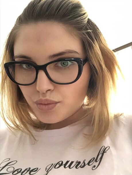 Beatrice Andrei pics onlyfans