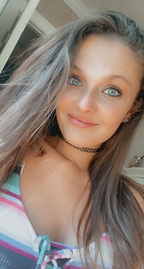 Ashley Hettrick feet onlyfans