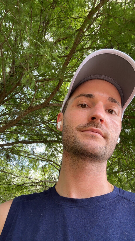 A Naked Violinist onlyfans leaks.