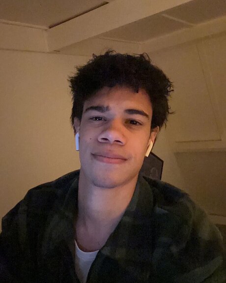 Gavin Sinclair naked only fans