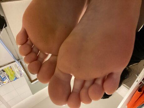 Maria s feet pics_ onlyfans model photos