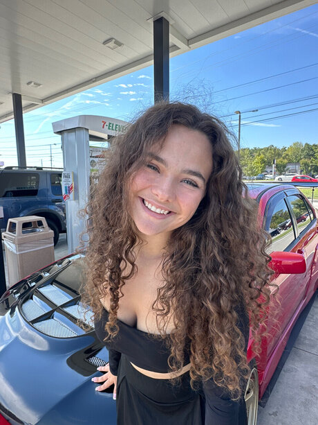 LilCherrii onlyfans strip tease