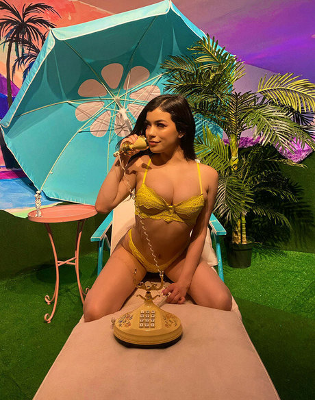 Savannah Sixx topless onlyfans