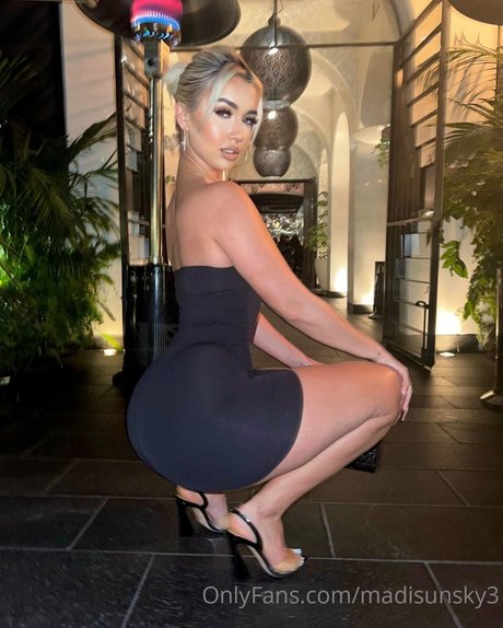 Madisun Sky desnuda onlyfans