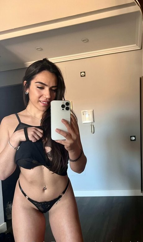 Carlaaaish onlyfans for free