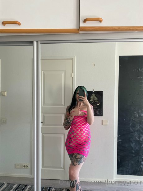 Honeyy Noir onlyfans nude leak