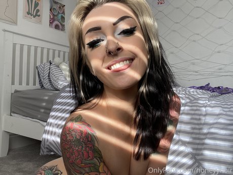 Honeyy Noir onlyfans pictures