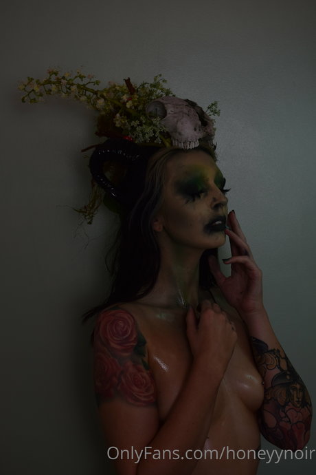 Honeyy Noir onlyfans leak