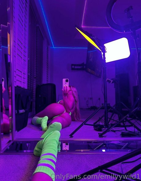 Emilyy Wild only fans nude leaks