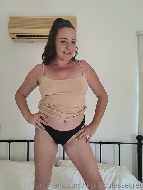 mrsnicolessecret onlyfans leak nude