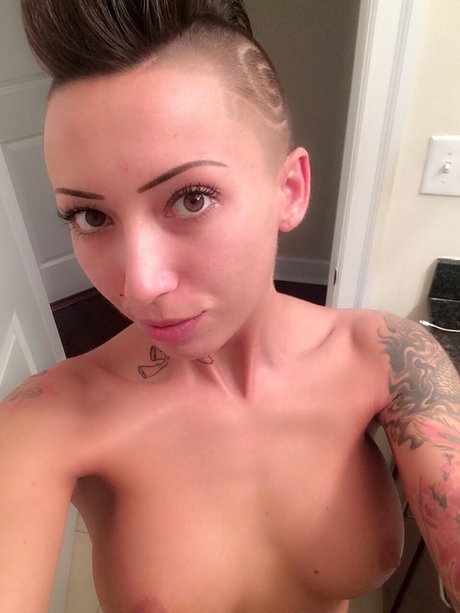 babe brunette onlyfans nudes portrayal