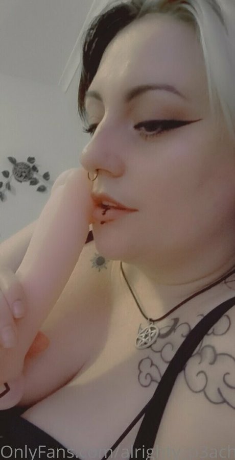 Alrighty P3ach onlyfans leakd