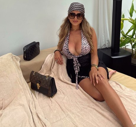 Nana Van Veghel onlyfans model photos