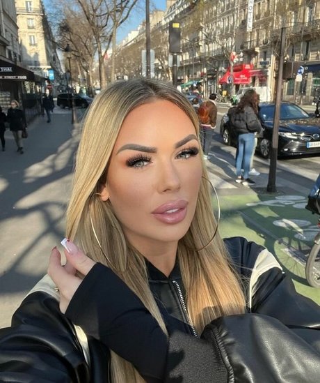 Lisa Amber naked onlyfans