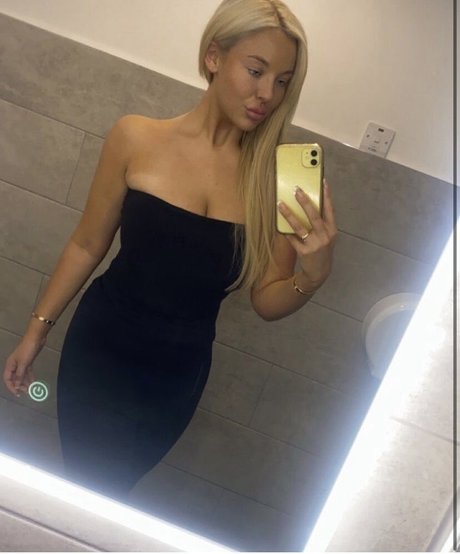 Anna Curley onlyfans leaked.