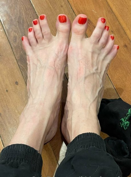 fridayfancyfeet onlyfans naked pics