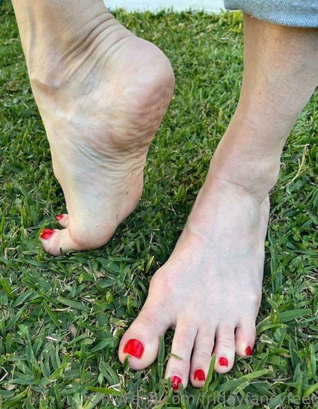 fridayfancyfeet onlyfans mega