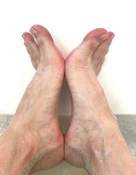 fridayfancyfeet onlyfans pictures