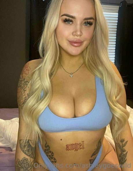 ashleygoeswild onlyfans model photo