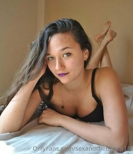 sexandthebeach18 onlyfans public photos
