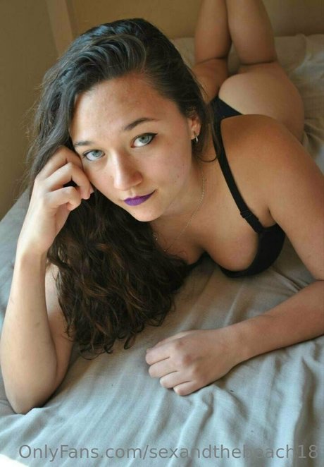 sexandthebeach18 nude on onlyfans