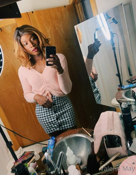 Itsvaleriemay nude leak onlyfans